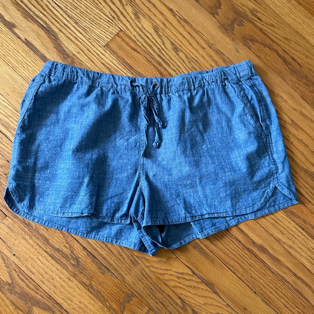 J. By J Crew denim pull on shorts. Size M